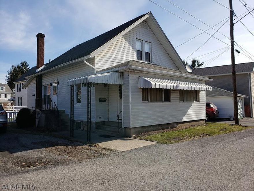 3 bedroom, 2 bathroom. Move in ready, all freshly painted, 2 new bathrooms, all new light fixtures, new hot water tank, new carpet upstairs. HVAC serviced. Fenced yard, off street parking. A lot of home, but not a lot of money. Check it out, it's bigger than it looks.