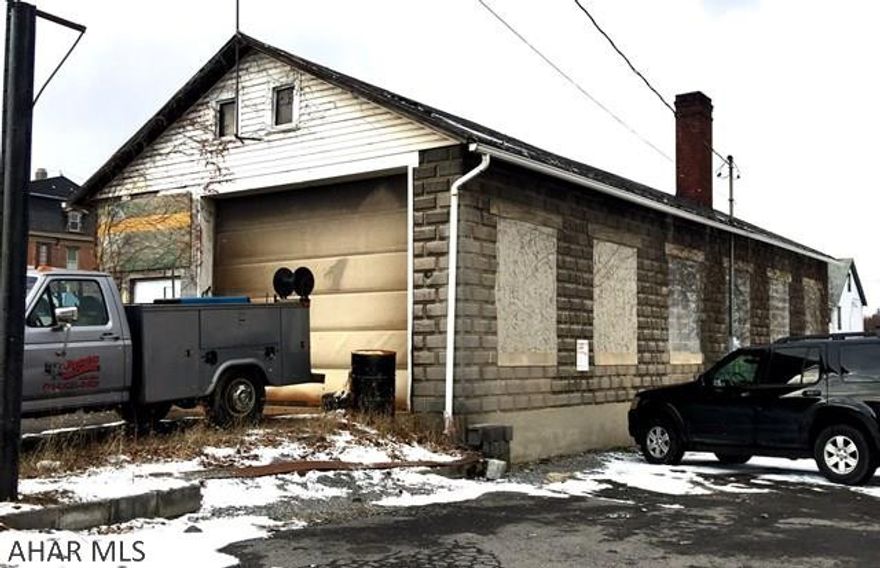 Business opportunity ready immediately.  Welding shop, fixed equipment all for sale.  Ready immediately!  1800 sqft block building w/ welding equipment conveying.  Won't last at this price!