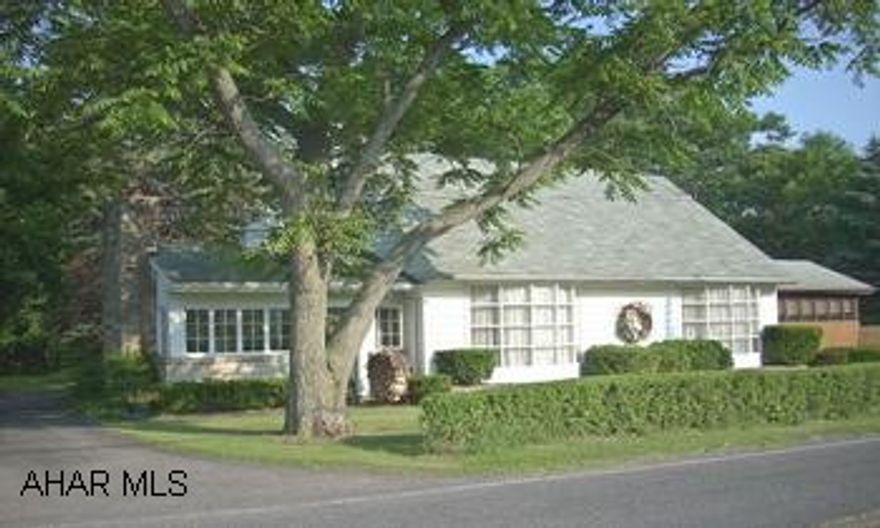 CAPE WITH 2 CAR INTEGRAL GARAGE. SERENE, PRIVATE & BEAUTIFULLY TREED 1.4 ACRE SETTING. ENCHANTING CAPE, 1ST FLOOR FAMILYROOM WAS MASTER BEDROOM. DEN WITH CONVERSATION PIT. ENCLOSED SCREENED PORCH. DOG IS BUDDY.