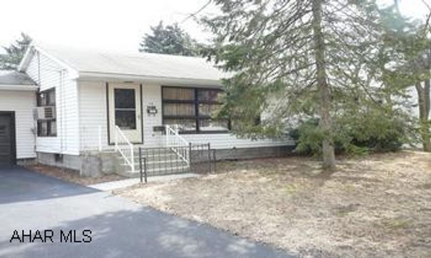CONVENIENT ONE STORY IN VERY CENTRAL LOCATION.  NICE SIZED LOT.  BAKER ELEMENTARY SCHOOL.  HARDWOOD THROUGHOUT.