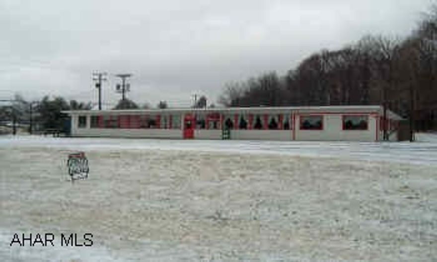 Pirates Cove restaurant/ice cream stand with liquor license located near Glendale Lake. Equipment included.