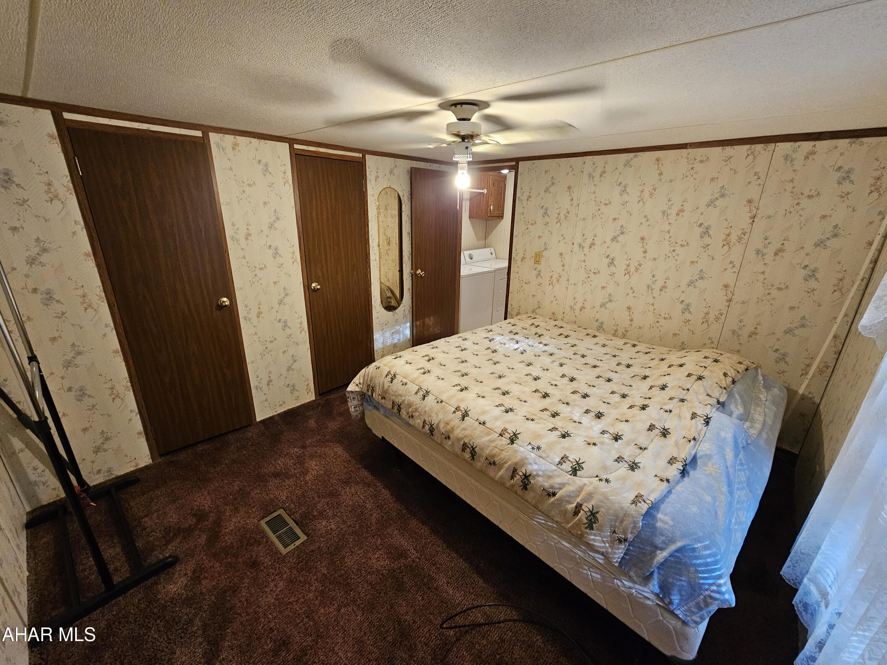 Glendale Yearound - Residential