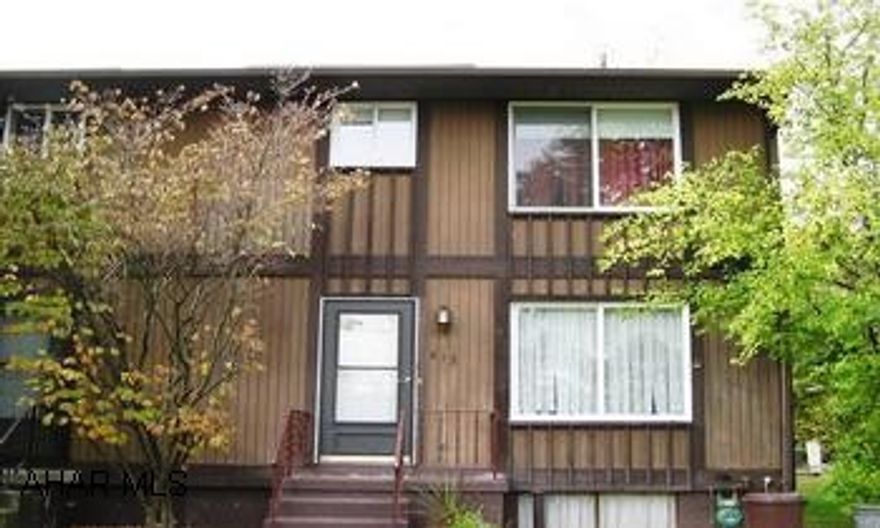 3 BEDROOM TOWNHOUSE OFF RUSKIN DRIVE. GAS FORCED AIR, CENTRAL AIR. FINISHED BASEMENT. GREAT OPPORTUNITY. 3 BEDROOMS, 1.5 BATHS. NICELY FINISHED TOWNHOUSE. CHECK OUT UTILITY EXPENSES. STORAGE AREAS & SHED. UTILITY AVERAGES; GAS $69 PER MONTH, ELEC. $41 PER MONTH.