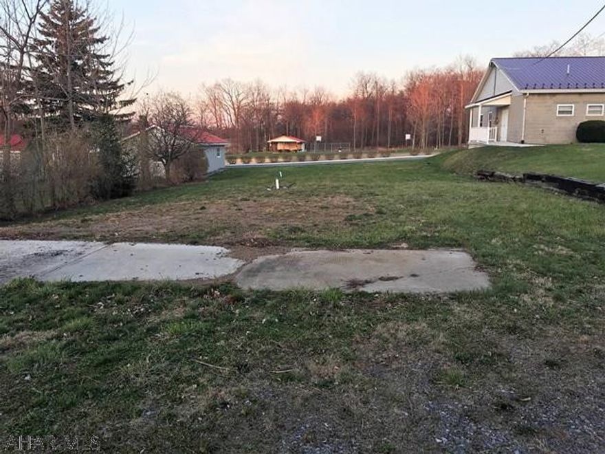 Nice lot located in Broad Top, PA. Many possibilities with this lot!! Located near Lake Raystown.