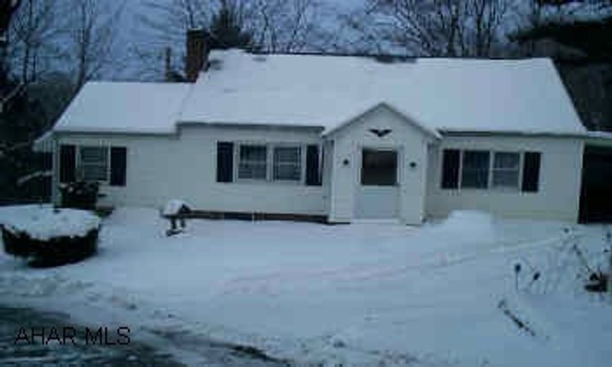 A LITTLE BIT OF COUNTRY IN THE CITY,CAPE COD .84 OF AN ACRE,NEW CARPET,EAT IN kITCHEN,LIVINGROOM W/FIREPLACE,SUNROOM,1 BATH,2 POSSIBLE 3  OR 4 BEDROOM,LARGE GARAGE ,CARPORT NO SIGNS,LOCK BOX,KEY IS FOR DEAD BOLT,CALL OFFICE TO SET UP APP