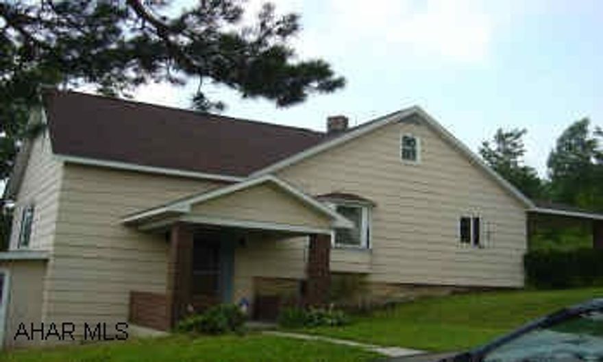 Spacious Multi-Level 7+ Acres, 3 Car Garage with Storage. New furnance has been installed 8/12/05. Spacious Multi-Level 7+ Acres, 3 Car Garage with Storage. New furnance has been installed 8/12/05.