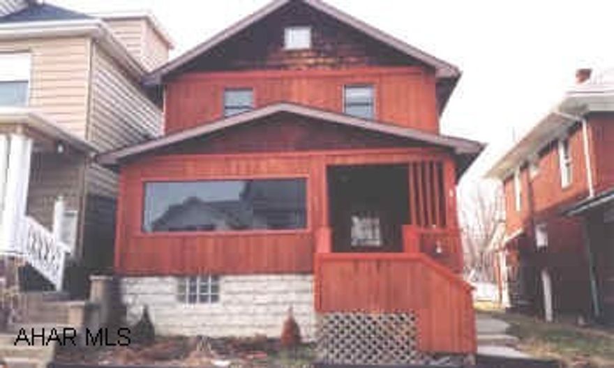 WELL MAINTAINED 2 STORY.  DINING ROOM FURNITURE INCLUDED, OFF STREET PARKING, FAMILY ROOM IN BASEMENT.  VERY NICELY DECORATED.  ASK FOR CRYSTAL FISHER 946-4343 X 164.   NEW PLUMBING THROUGHOUT HOUSE.