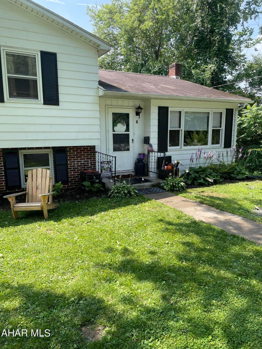 This beautiful 5 bedroom, 3 bath home is located in a great neighborhood on the end of the street.  Beautiful views!  Finished basement and a screened in porch will give you a lot of extra space.  Master bedroom has a masterbath.
Showings will start at 3pm on Sunday, July 23rd