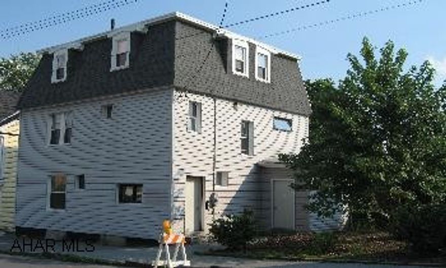 Student housing (up to 7). Near Altoona Penn State Campus. Great for parents of students or investors. Student housing (up to 7). Near Altoona Penn State Campus. Great for parents of students or investors. Cash flow info available from agent.  Great mechanics. Cosmetics only.