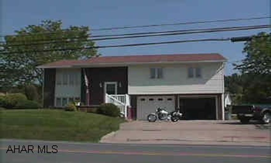 Old 220 S, R at Newry lite up Puzzletown Rd. on right . Nice Vinyl & Brick Split entry. Nice Back Deck.# J-631 Old 220 S, R at Newry lite up Puzzletown Rd. on right . Nice Vinyl & Brick Split entry. Nice Back Deck.# J-631