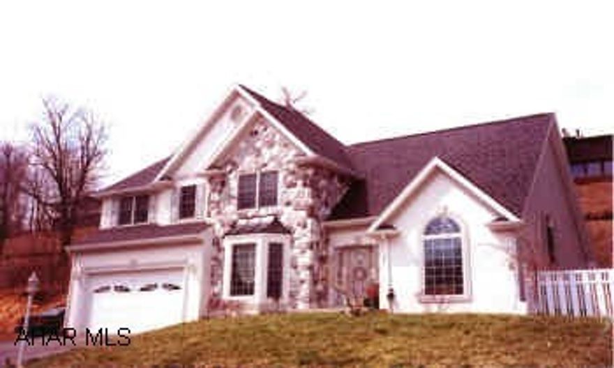 FANTASTIC 2 STORY, SKYLIGHTS, VAULTED CEILINGS, HUGE MASTER BEDROOM W/ TRAY CEILINGS AND RECESSED LIGHTING.  MASTER BATH WITH JACUZZI TUB AND SHOWER.  GREAT LOCATION.  MUST SEE!