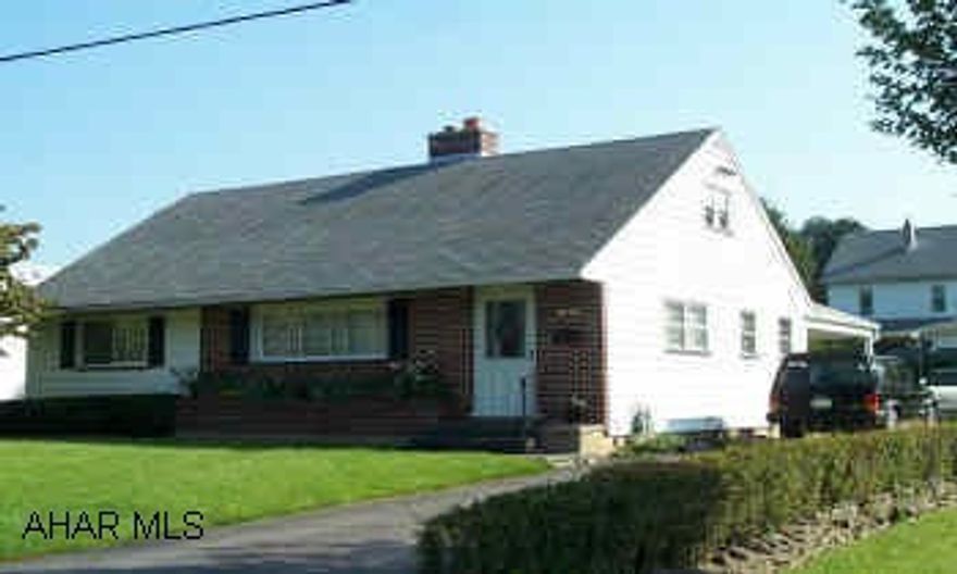 Adorable, very very nice 1 story, Great Lot & Neighborhood- Better Hurry! Adorable, very very nice 1 story, Great Lot & Neighborhood- Better Hurry!  Lovely 3 Bedroom; 1.75 Bath; Newer Windows, Hardwood, Fireplace, Nice Flat Lot. Great Location!