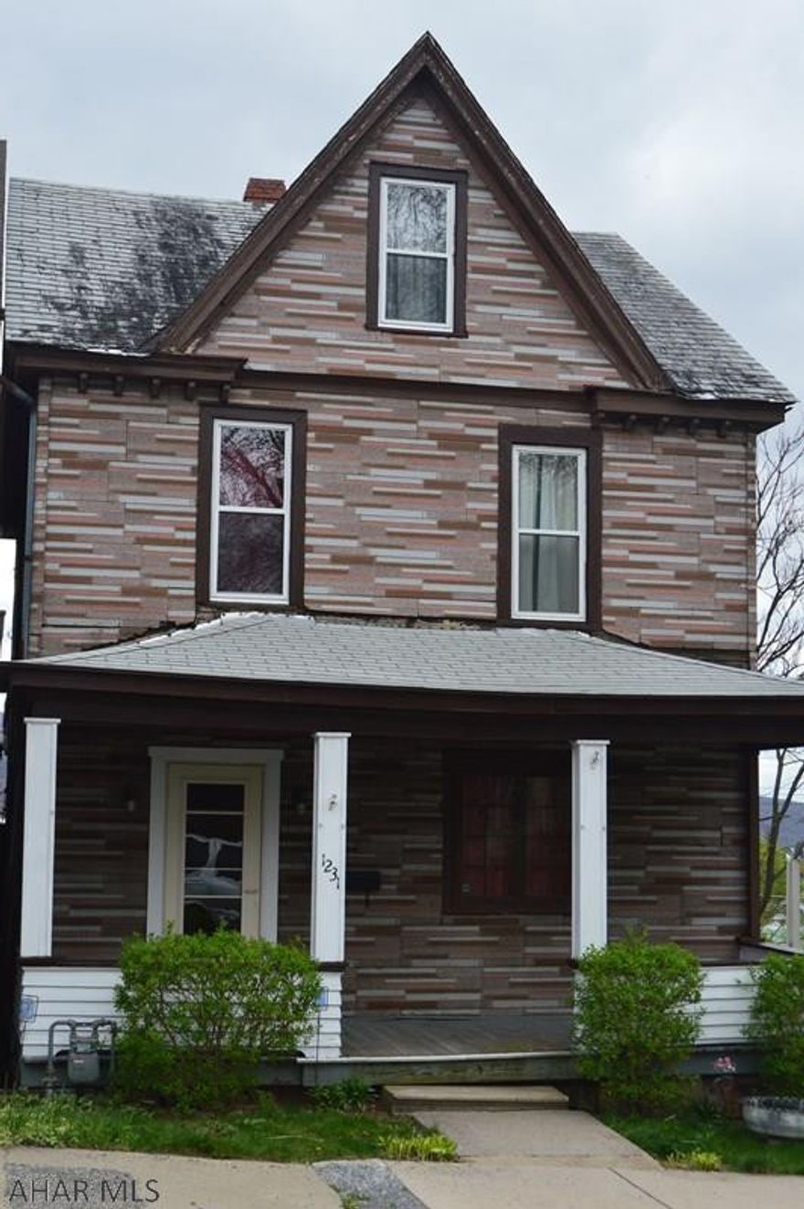 Great starter or investment property. Updated bathroom & windows. Very clean, well taken care of home with 3 bedrooms & 1 bath. Convenient location within Altoona. Call today to schedule a showing!