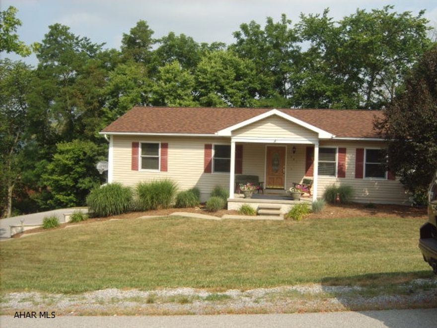 Beautiful Rolling Hills home that is move-in ready.  This house is a three bedroom, 2.5 bath beauty.  Large, completely remodeled kitchen with dining area.  Living room with new carpet throughout the home.  Family room with fireplace.  This is a must see.