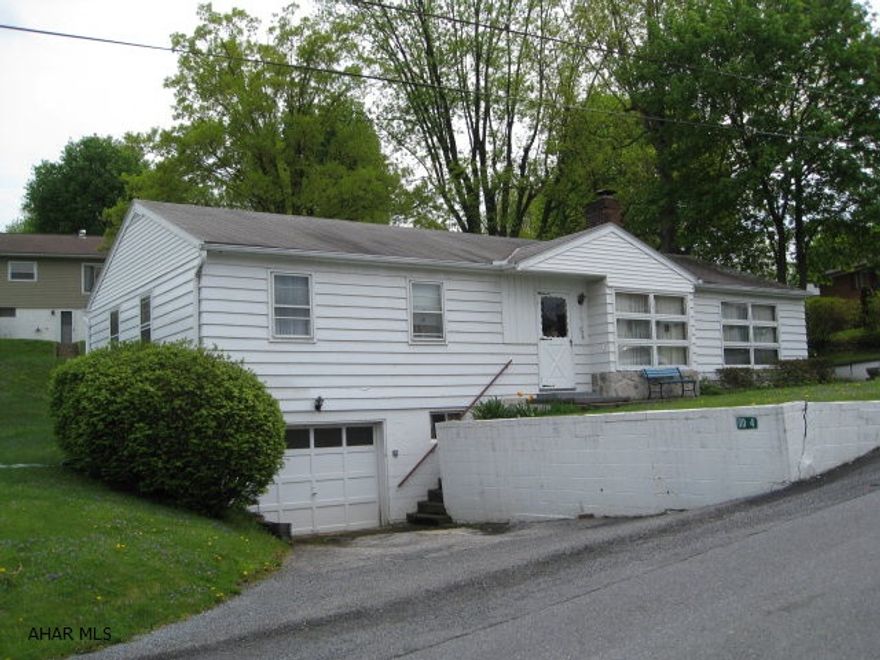 GREAT STARTER HOME! 3 Bedrooms, hardwood floors throughout most of house. Large dining / family room. Includes appliances. Close to town in the family friendly Orchard Heights area.