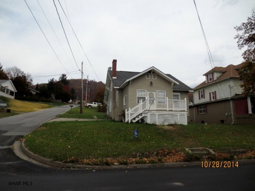 Completely remodeled interior in 2011 with beautiful kitchen