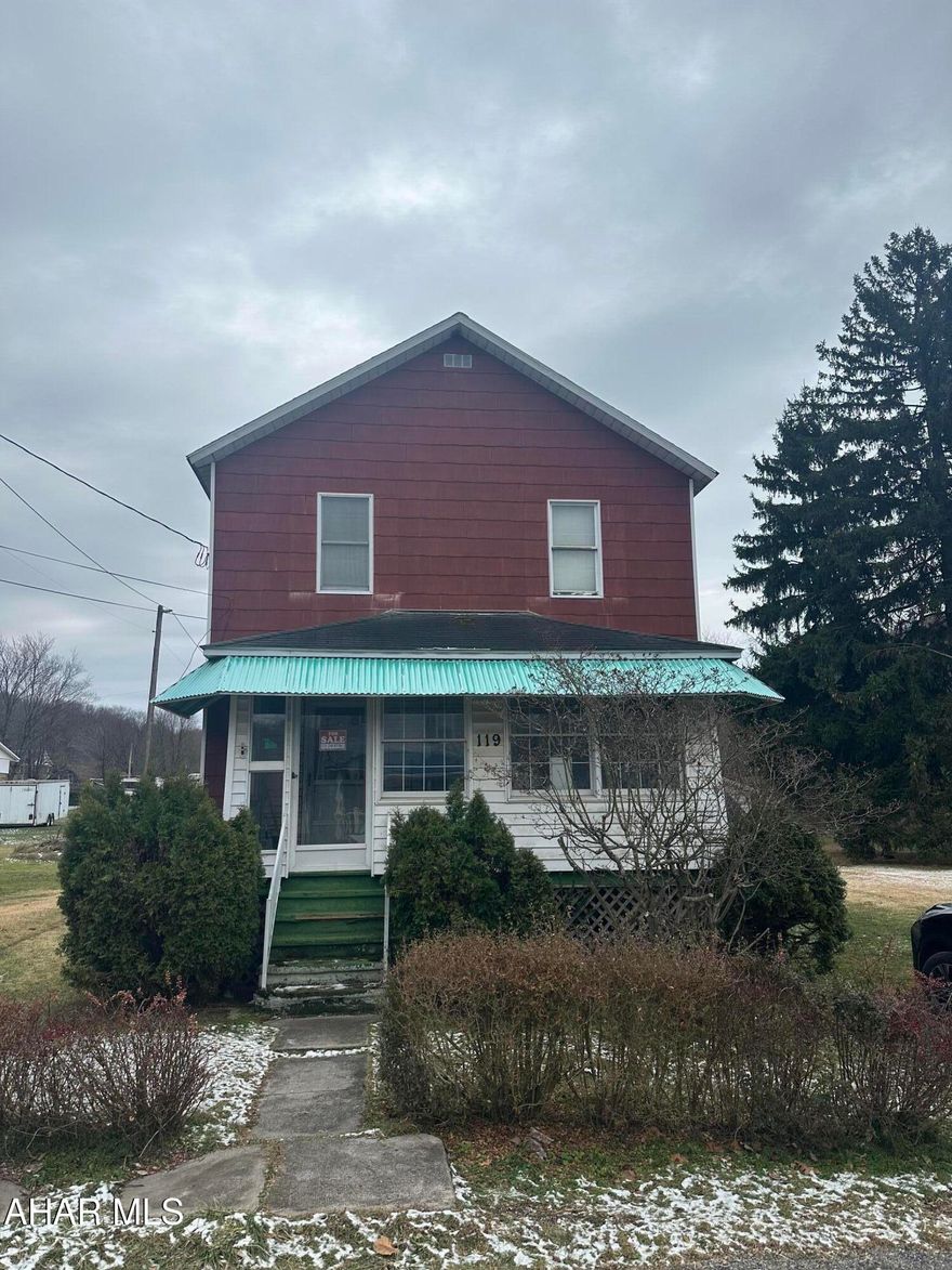 Sweet 3 bedroom 1.5 bath home on a dead end street in Bakerton with first floor laundry, Eat in kitchen with  dining area, and large living room.