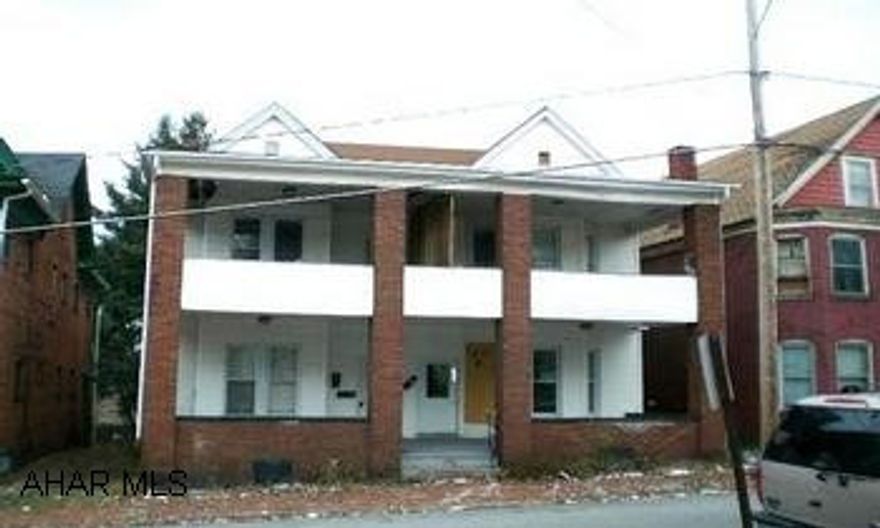 NEW PRICE BRING AN OFFER! 4 UNIT WITH SEP. UTILITIES. HAS HAD GREAT INCOME WHEN OCCUPIED! BEING SOLD "AS IS". HEATING SYSTEM MAY NEED REPAIRED. NEW PRICE BRING AN OFFER! 4 UNIT WITH ALL SEP. UTILITIES. HAS HAD GREAT INCOME WHEN OCCUPIED! BEING SOLD "AS IS". HEATING SYSTEM MAY NEED REPAIRED.