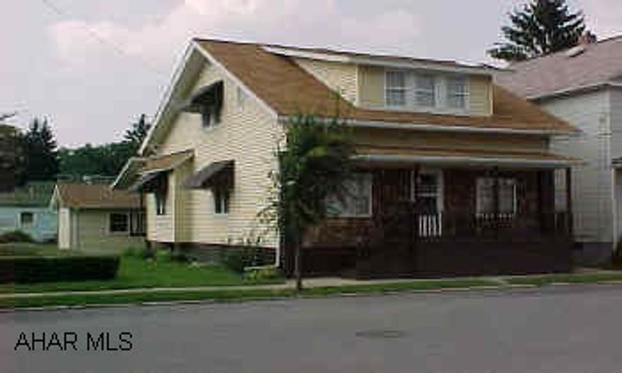 2 story w/ central air. Immaculate inside - Ready to move right in!