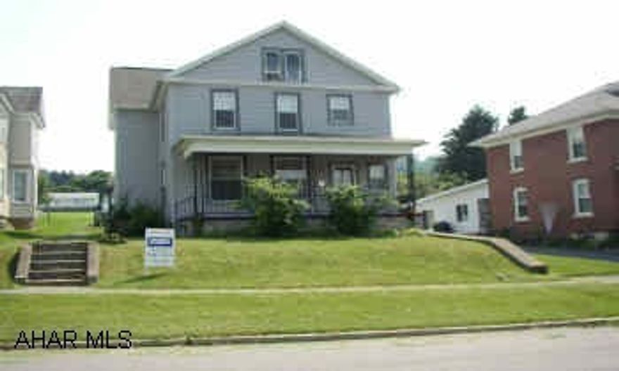 2.5 STORY WITH 3BR, 1.5BA, HUGE ROOM, EAT-IN KITCHEN, FORMAL DINING AND LIVING ROOMS, POCKET DOORS, BEAUTIFUL WOODWORK. NEW WINDOWS, ROOF AND VINYL SIDING.