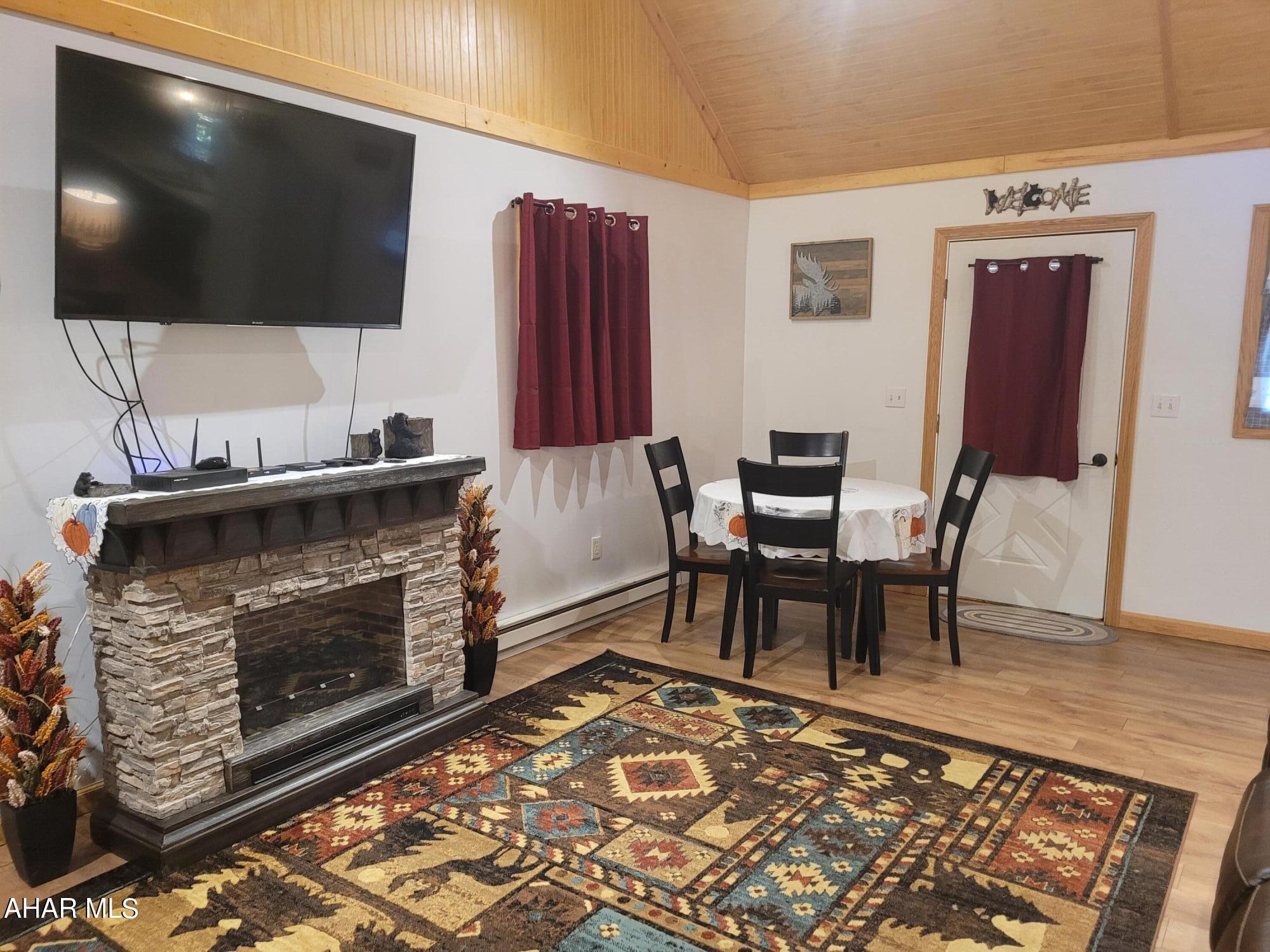 Glendale Yearound - Residential