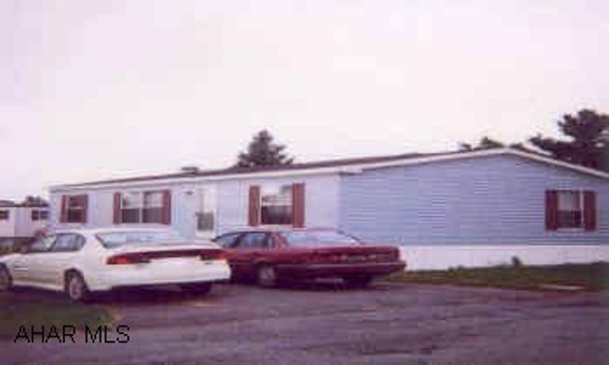 GORGEOUS 1998 REDMAN DOUBLEWIDE, LIKE NEW CONDITION. RENTAL LOT $150 MONTH. MUST SEE! WON'T LAST! KEROSENE AND BASEBOARD HEAT.