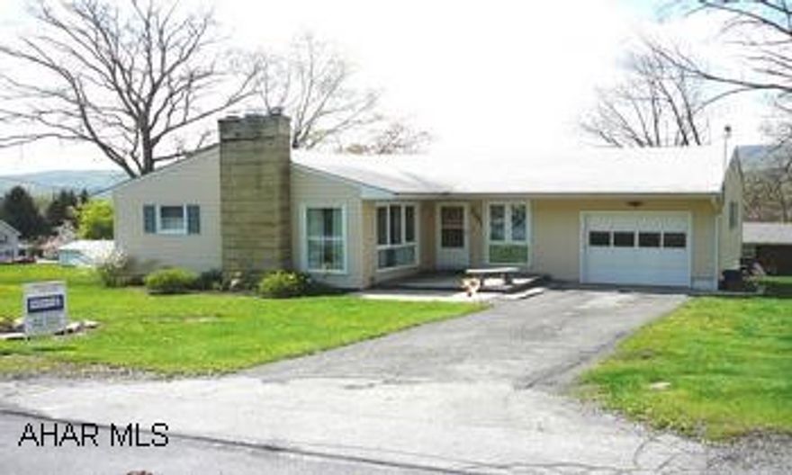 IMMACULATE RANCHER ON LARGE LOT. FAMILY ROOM AND 3RD BR OR OFFICE IN BASEMENT. LARGE DECK OFF DINING ROOM. GAS FP IN LR. ZONED HOT WATER  HEAT.CALL CRYSTAL 931-2470. IMMACULATE RANCHER ON LARGE LOT. FAMILY ROOM AND 3RD BR OR OFFICE IN BASEMENT. LARGE DECK OFF DINING ROOM. GAS FP IN LR. ZONED HOT WATER  HEAT. CALL CRYSTAL 931-2470.