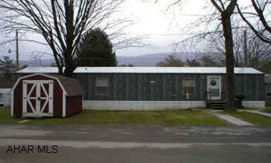 2002 Fleetwood mobile home - ON RENTED LOT - VERY CLEAN ! Lot rent $275 mo. Includes snow removal, lawn care , water, sewer.2002 Fleetwood mobile home - ON RENTED LOT - VERY CLEAN !