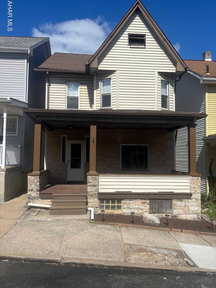 A nice move-in ready 3-bedroom, 2-bathroom home with refinished hardwood floors throughout, new countertops, high efficiency gas boiler/water heater installed in 2021, as well as a roof installed in 2021!

Street parking and two spots in the back.