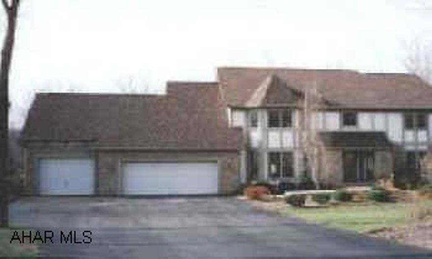 Stunning 2 story in Regency Estates. All oak trim & doors. Cathedral ceilings in fam. rm, study on first floor, full walk out basement w/garage door. Situated on 2 acres, wonderful kitchen & nook. Valuted ceilings. Stunning 2 story in Regency Estates. All oak trim & doors. Cathedral ceilings in fam. rm, study on first floor, full walk out basement w/garage door. Situated on 2 acres, wonderful kitchen & nook. Valuted ceilings.