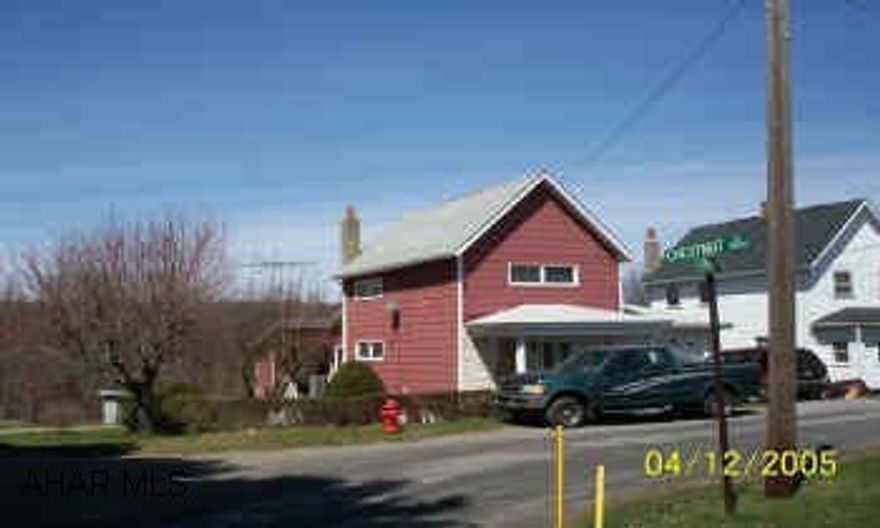 2 story on large lot  no showings until property vacant & proffessionally cleaned