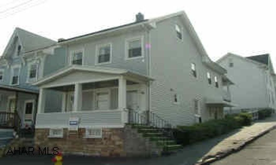 DUPLEX HAS 1ST FLOOR 1 BEDROOM KIT/LIV/BED/BATH. 2ND FLOOR 3 BEDROOM KIT/LIV/3 BED/BATH. EXTRA STORAGE SPACE. NEW WATER LINE. VINYL SIDED. NEW REPLACEMENT WINDOWS. FRESHLY PAINTED. NEW CARPETING. APPROVED BY CITY OF ALTOONA.