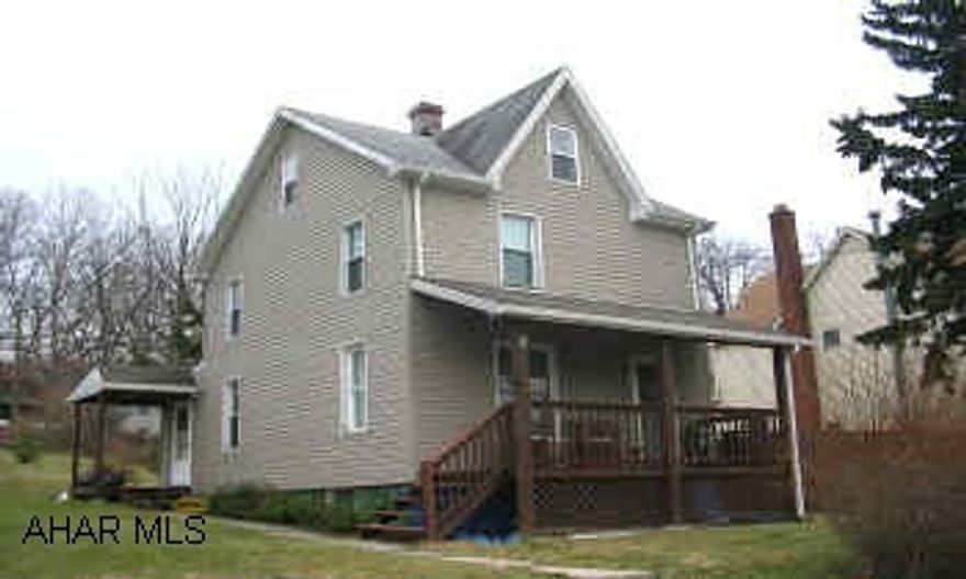 MODERN EAT-IN KITCHEN, 1ST FLOOR LAUNDRY, NEWER FURNACE.