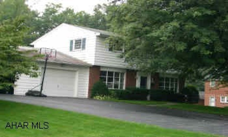 Extremely inviting home in established area of Tyrone. Hardwood/Tile , Lovely covered patio, See interior photo's at www.dreamteampa.com. Seller must find suitable housing. Extremely inviting home in established area of Tyrone. Hardwood/Tile , Lovely covered patio, See interior photo's at www.dreamteampa.com. Seller must find suitable housing.