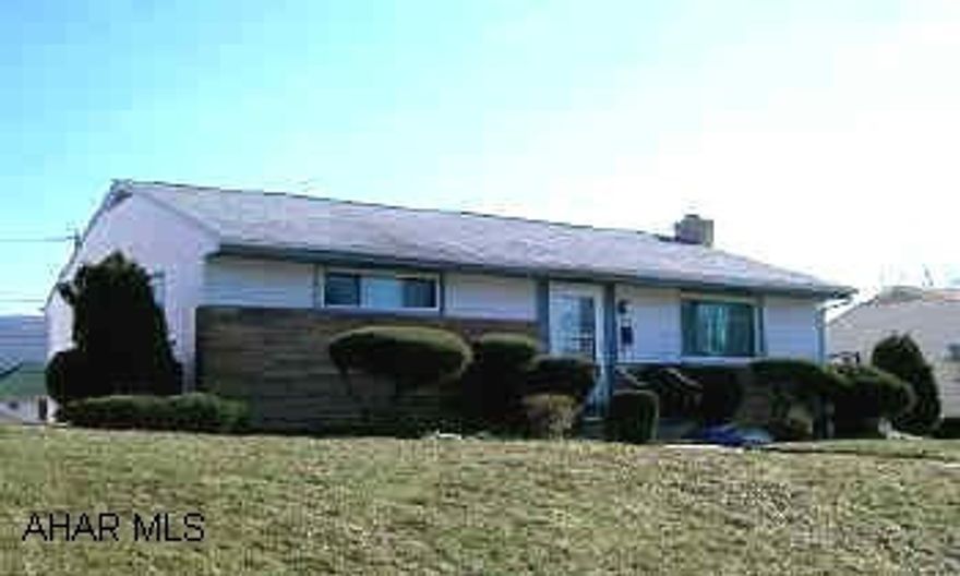 BEAUTIFUL 2 BR, 1 BATH RANCH HOME. NEWER FURANCE W/CENTRAL AIR, NEWER ROOF. NICELY MAINTAINED 1 STORY HOME WITH 1 CAR INTEGRAL GARAGE. 55X120 LOT. NEW WINDOWS.