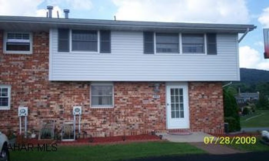 Maple Hollow Townhouse - 2 Story Townhouse - 3 Bedrooms - 1.5 Baths - Kitchen, Dining Combination - L.R. - Family Room - Storage Area - No Home Association Fee - End Unit - Gas & Electric Fuel Source - Paved Driveway - Very Clean - Call Dan Laratonda Maple Hollow Townhouse - 2 Story Townhouse - 3 Bedrooms - 1.5 Baths - Kitchen, Dining Combination - L.R. - Family Room - Storage Area - No Home Association Fee - End Unit - Gas & Electric Fuel Source - Paved Driveway - Very Clean - Call Dan Laratonda