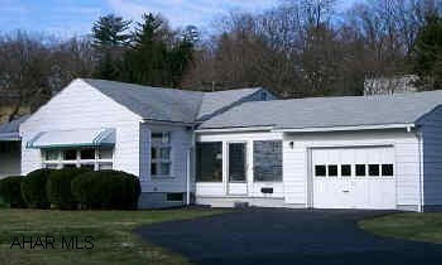 BEAUTIFULLY KEPT 2 BR RANCH HOME. BEAUTIFULLY KEPT 2 BR RANCH HOME, SPACIOUS YARD. ALL APPLIANCES INCLUDED. GREAT NEIGHBORHOOD, VERY QUIET. 2 BEDROOM, 1 BATH. ALUM. SIDED. LARGE LIVING ROOM FOR ENTERTAINING. LOT 80X150.