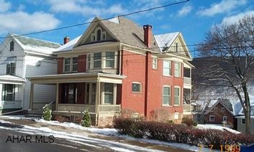 Private alley provides rear access to property. Turn of the century restored victorian.  Careful renovation left unspoiled charm intact.  Yesterday meets today.  Incredible kitchen.