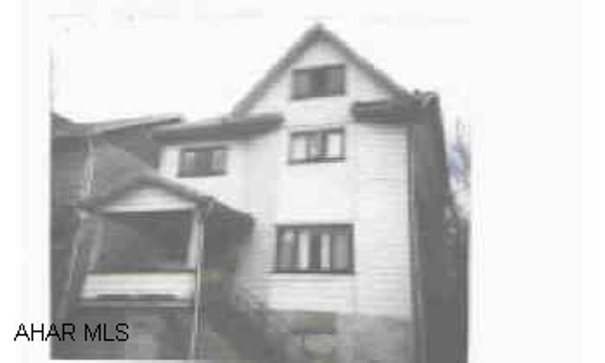 New kitchen, new bath, new carpeting, New furnace. Commission is Min. $1500. Lot size is 27x50 New kitchen, new bath, new carpeting, New furnace. Commission is Min. $1500. Lot size is 27x50