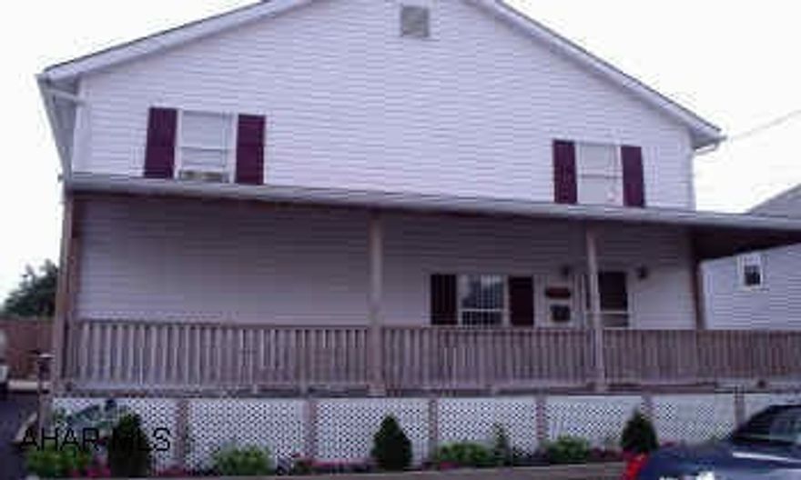 WELL MAINTAINED 2 STORY, 3 BEDROOM, 2 FULL BATH HOUSE FABULOUS 2 STORY HOME , MOVE IN CONDITION WITH MANY GREAT FEATURES! AN ABSOLUTE MUST SEE.