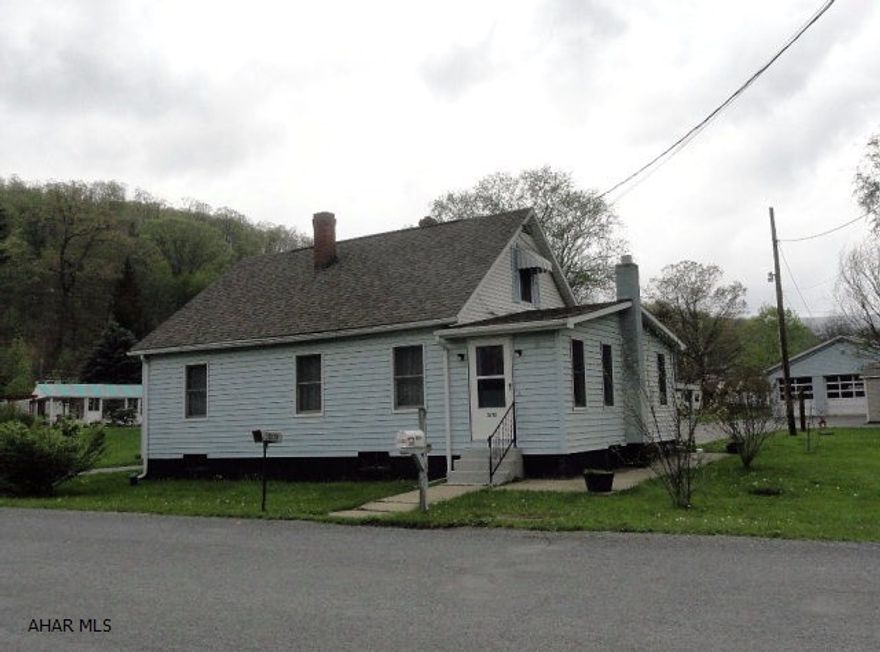 One and a half story home in Mill Run area. 1/2 acre with 30'x28' three bay heated garage. Vinyl siding. Hadicapped bathroom. Logan Twp. 2 BR. Could have business use. Handicap access. Large paved parking area.