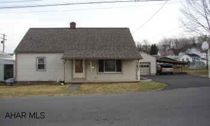 CAPE COD. FOUR BEDROOM WITH NEWER OAK KITCHEN, COZY FAMILYROOM AND TWO BATHS. UPGRADES INCLUDE NEW PERGO FLOORS, CERAMIC FLOORING AND LARGE BATHS. LARGE FLAT LOT. CAPE COD. FOUR BEDROOM WITH NEWER OAK KITCHEN, COZY FAMILYROOM AND TWO BATHS. UPGRADES INCLUDE NEW PERGO FLOORS, CERAMIC FLOORING AND LARGE BATHS. LARGE FLAT LOT.