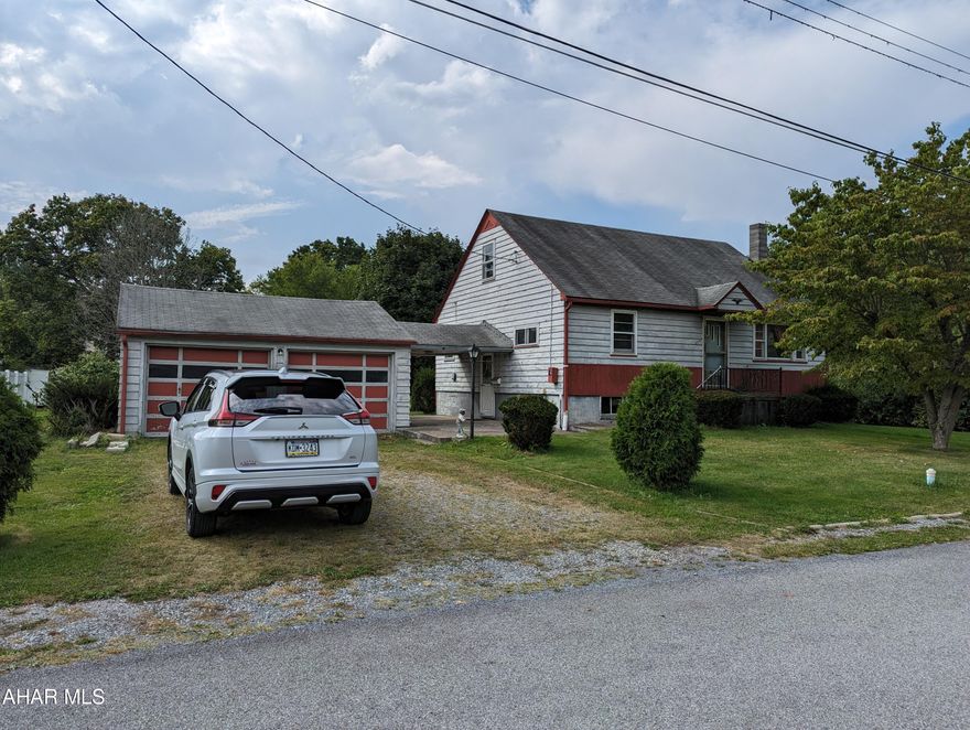 Open house Sunday, November 5th, 12-2 p.m.  Price reduced by $25,000!  Fixer Upper in the Fort Fetter Area--Four bedrooms (2 on the first floor and 2 on the 2nd floor), 1.5 bathrooms (full bathroom on the first floor and a 1/2 bath on the 2nd floor), a 2-car garage, and a breezeway.  Take a look and see if you have what it takes to turn this property into the home of your dreams.