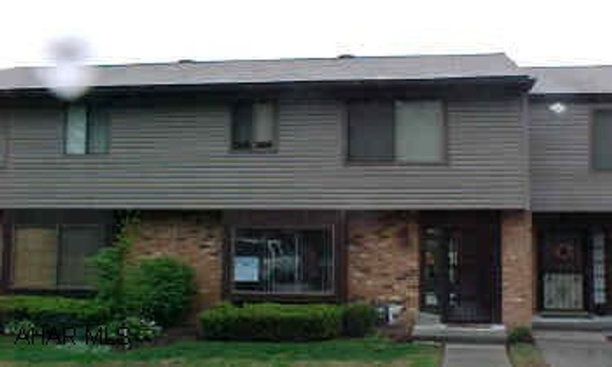 2 story townhouse with rear covered deck overlooking golf course. Beautiful townhouse w/3BR, 2.5 BA overlooking golf course. Newer windows & carpeting. Beautiful oak kitchen.