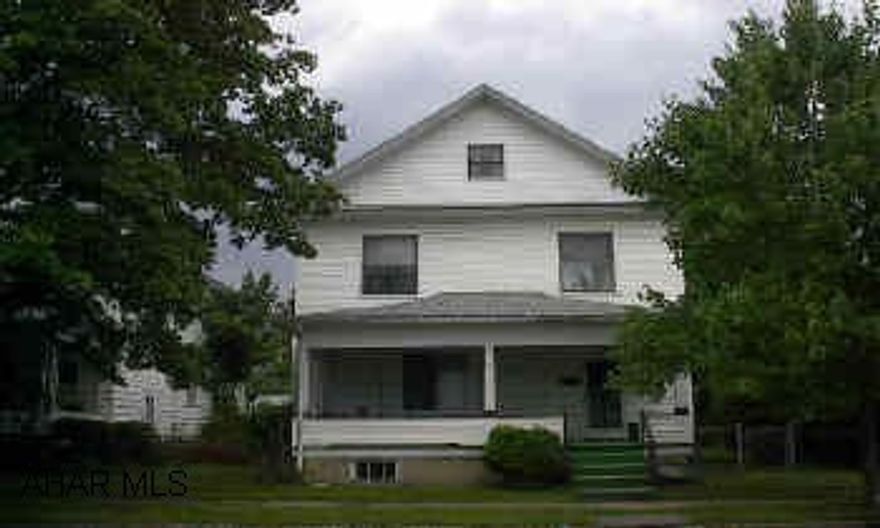 4Br, 1Bath home situated on a fenced double lot in Bellwood. Lots of potential. A mist see. Easy to show