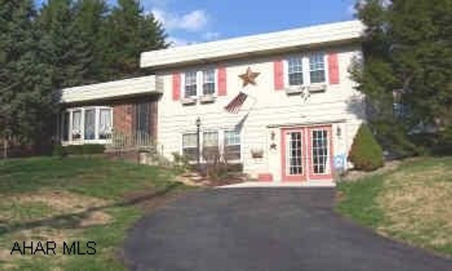 Beautiful home on 3 city lotis in Highland Park area. Large FR, ABV ground pool (2 yrs. old), 2 car detached garage, and new rubber roof in '04. Owner to find suitable housing. See listing agent for addendum. Beautiful home on 3 city lots in Highland Park area.  Large family room, above ground pool (2 years old),  2 car detached garage, and new rubber roof in '04. Owner to find suitable housing. See listing agent for addendum.