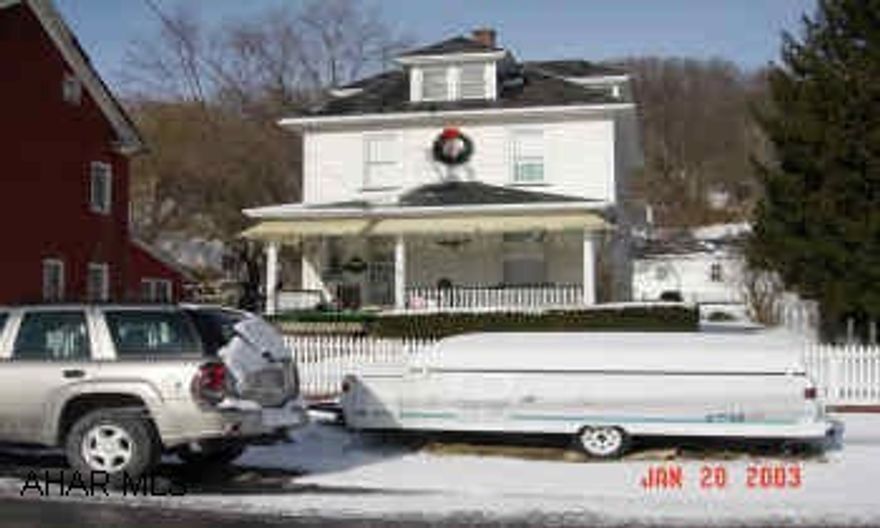 Spacious home on large fenced lot.  4BR's1.5BA's, vinyl tilt windows, appliances, central air. Spacious home on large fenced lot.  4BR's1.5BA's, vinyl tilt windows, appliances, central air.