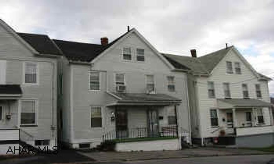 Double - good condition, vinyl & aluminum siding. 1 side has central air.