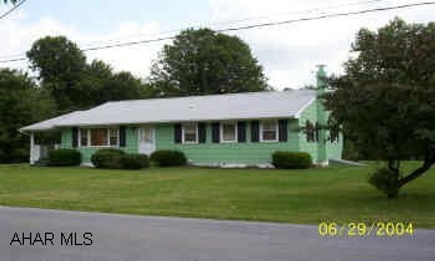 1 story ranch on level lot