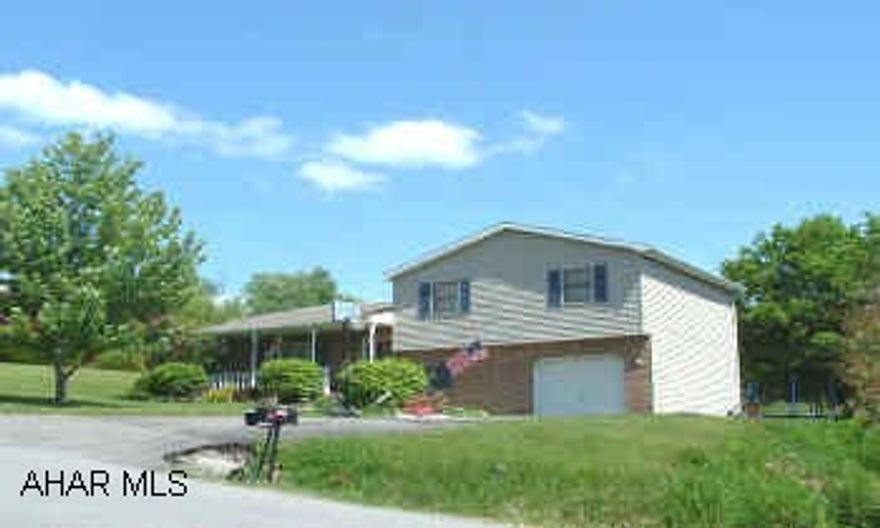 RARE OPPORTUNITY IN DESIREABLE ROLLING HILLS! VERY WELL MAINTAINED 3 BR, 2 BA W/ MANY UPDATES INCLUDING NEWER C/A, FURNACE, HW & MORE. FORMAL LR & LG EAT-IN KT W/ BAR & DINING AREA. MBR SUITE HAS LG DBL. CLOSET & MBA. RARE OPPORTUNITY IN DESIREABLE ROLLING HILLS! VERY WELL MAINTAINED 3 BR, 2 BA W/ MANY UPDATES INCLUDING NEWER C/A, FURNACE, HW & MORE. FORMAL LR & LG EAT-IN KT W/ BAR & DINING AREA. MBR SUITE HAS LG DBL. CLOSET & MBA. FAMILY ROOM OPENS TO PRIVATE BACK YARD W/ HUGE DECK & VIEWS.